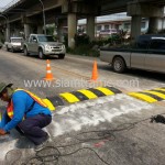 ลูกระนาดพลาสติกลดความเร็วติดตั้งบริเวณสถานีรถไฟจังหวัดฉะเชิงเทรา