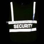 เสื้อกั๊กเซฟตี้ด้านหน้าคำว่าสหพัฒน์ รปภ ด้านหลังคำว่า SECURITY สะท้อนแสง