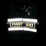 เสื้อกั๊กจราจรสะท้อนแสง FIRST AID ด้านหน้าสะท้อนแสง