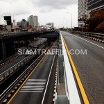 ตีเส้นจราจรด้วยสีเทอร์โมพลาสติกสะพานไทย-ญี่ปุ่น ถนนพระรามที่ 4