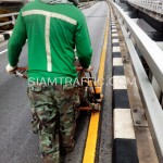 ตีเส้นจราจรด้วยสีเทอร์โมพลาสติกสะพานไทย-ญี่ปุ่น