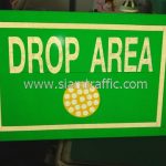 ป้ายจราจร ข้อความ "DROP AREA" พร้อมสัญลักษณ์ จำนวน 7 แผ่น