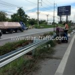 ราวเหล็กกั้นถนน ติดตั้งที่ทางหลวงหมายเลข 34 บางวัว - บางปะกง