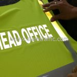 เสื้อเซฟตี้ ปตท. รีดข้อความสะท้อนแสง "BKK HEAD OFFICE"