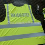 เสื้อกั๊ก ปตท. รีดข้อความสะท้อนแสง "BKK HEAD OFFICE"