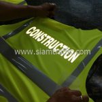 เสื้อสะท้อนแสง ปตท. ติดผ้าสะท้อนแสง "CONSTRUCTION"