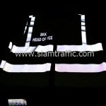 เสื้อสะท้อนแสงสีเขียว ปตท. รีดข้อความสะท้อนแสง จำนวน 46 ตัว