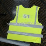 การรีดข้อความ "S1" ติดเสื้อ safety ปตท.