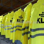 โรงงานผลิตเสื้อกันฝน สกรีนโลโก้ KLM
