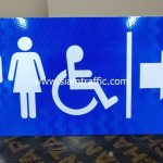 ป้ายสัญลักษณ์ทางเข้าห้องน้ำคนพิการ ผู้ชาย และผู้หญิง ลูกศรชี้ขวา