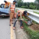 การติดตั้งการ์ดเรล ติดตั้งที่เส้นทางเสียบญวน – กระบุรี จังหวัดระนอง ปริมาณงานรวม 2,316 เมตร