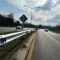 Guard rail บนทางหลวงหมายเลข 4 ตอน เสียบญวน – กระบุรี ปริมาณงานรวม 2,316 เมตร