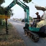 ราวกันอันตราย ติดตั้งที่ทางหลวงหมายเลข 305 ตอน คลอง 14 - องครักษ์ ตอน 1 ปริมาณงาน 1,136 เมตร