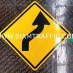 ป้ายเตือน ต.6 ป้ายเตือนทางโค้งกลับเริ่มขวา ขนาด 60 x 60 ซม.