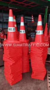 กรวยจราจร EVA สูง 70 เซนติเมตร พร้อมคาดแถบสะท้อนแสงสีขาว 2 แถบ