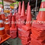 กรวยจราจร 80 cm. ขนาดฐาน 45 x 45 ซม. คาดแถบสะท้อนแสงสีขาว 2 แถบ
