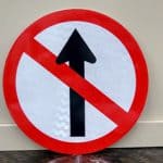 ป้ายสัญลักษณ์ห้ามตรง ขนาด 45 เซนติเมตร