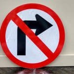 ป้ายสัญลักษณ์ห้ามเลี้ยวขวา ขนาด 45 เซนติเมตร