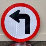 ป้ายสัญลักษณ์เลี้ยวซ้าย ขนาด 45 เซนติเมตร