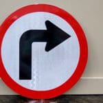 ป้ายสัญลักษณ์เลี้ยวขวา ขนาด 45 เซนติเมตร