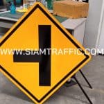 ป้ายทางแยก ป้ายเตือนจราจร ต.13 ขนาด 75 x 75 เซนติเมตร