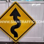 ป้ายเตือนทางคดเคี้ยว เริ่มซ้าย ป้ายเตือน ต.9 ขนาด 75 x 75 เซนติเมตร