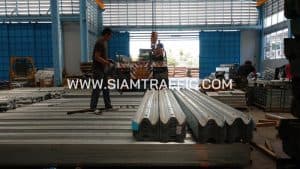 Guard rail ติดตั้งบนทางหลวงหมายเลข 4 ตอน เสียบญวน – กระบุรี
