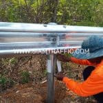 การติดตั้งราวกันอันตราย ที่ทางหลวงหมายเลข 242