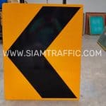 ป้ายเตือน ต.66 หรือป้ายเตือนทางโค้ง (Chevron) ขนาด 60 x 75 เซนติเมตร