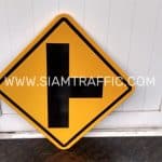 ป้ายเตือน ต-14 หรือป้ายเตือนทางแยก ทางโทแยกทางเอกทางขวา ป้ายพับขอบ ขนาด 45 x 45 เซนติเมตร ป้ายเตือน ต-14 หรือป้ายเตือนทางแยก ทางโทแยกทางเอกทางขวา ป้ายพับขอบ ขนาด 45 x 45 เซนติเมตร