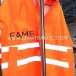 ชุดกันฝนสีส้ม คาดแถบสะท้อนแสง สกรีนโลโก้ FAME ชุดกันฝนสีส้ม คาดแถบสะท้อนแสง สกรีนโลโก้ FAME