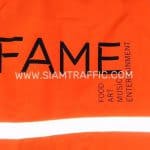 เสื้อกันฝนผู้ใหญ่สีส้ม แบบชุดคลุม คาดแถบสะท้อนแสง สกรีนโลโก้ FAME เสื้อกันฝนผู้ใหญ่สีส้ม แบบชุดคลุม คาดแถบสะท้อนแสง สกรีนโลโก้ FAME