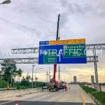 ป้าย overhead ติดตั้งบนทางหลวงพิเศษหมายเลข 7 ตอน พัทยา - มาบตาพุด ระหว่าง กม.117+000 - กม.152+781