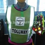 เสื้อกั๊กตาข่ายจราจร สีเขียว ติดแถบข้อความสะท้อนแสง และโลโก้ TOLLWAY เสื้อกั๊กตาข่ายจราจร สีเขียว ติดแถบข้อความสะท้อนแสง และโลโก้ TOLLWAY