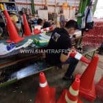การติดแถบสะท้อนแสง 2 แถบ บนกรวยจราจร ขนาด 70 เซนติเมตร การติดแถบสะท้อนแสง 2 แถบ บนกรวยจราจร ขนาด 70 เซนติเมตร
